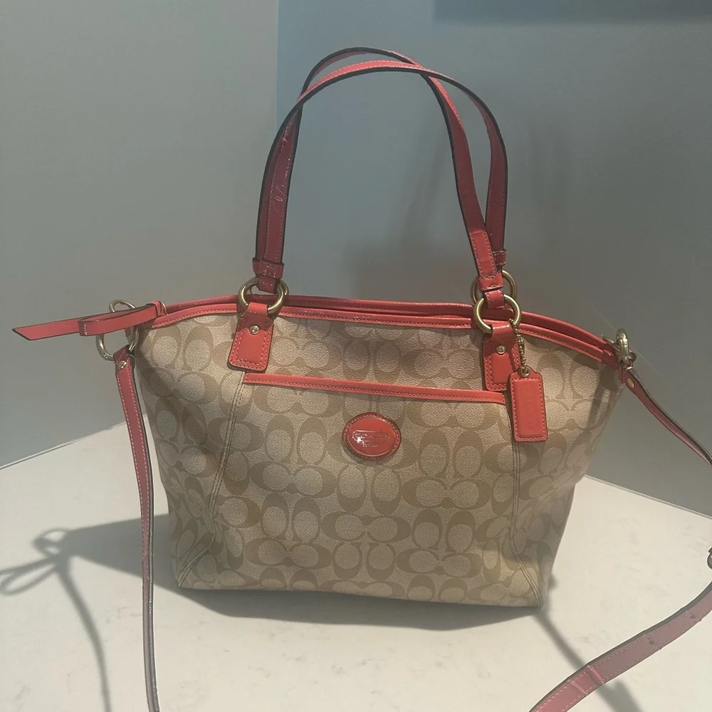 Coach Signature coated canvas exterior with patent leather trim Tote Bag - Picture 6 of 16